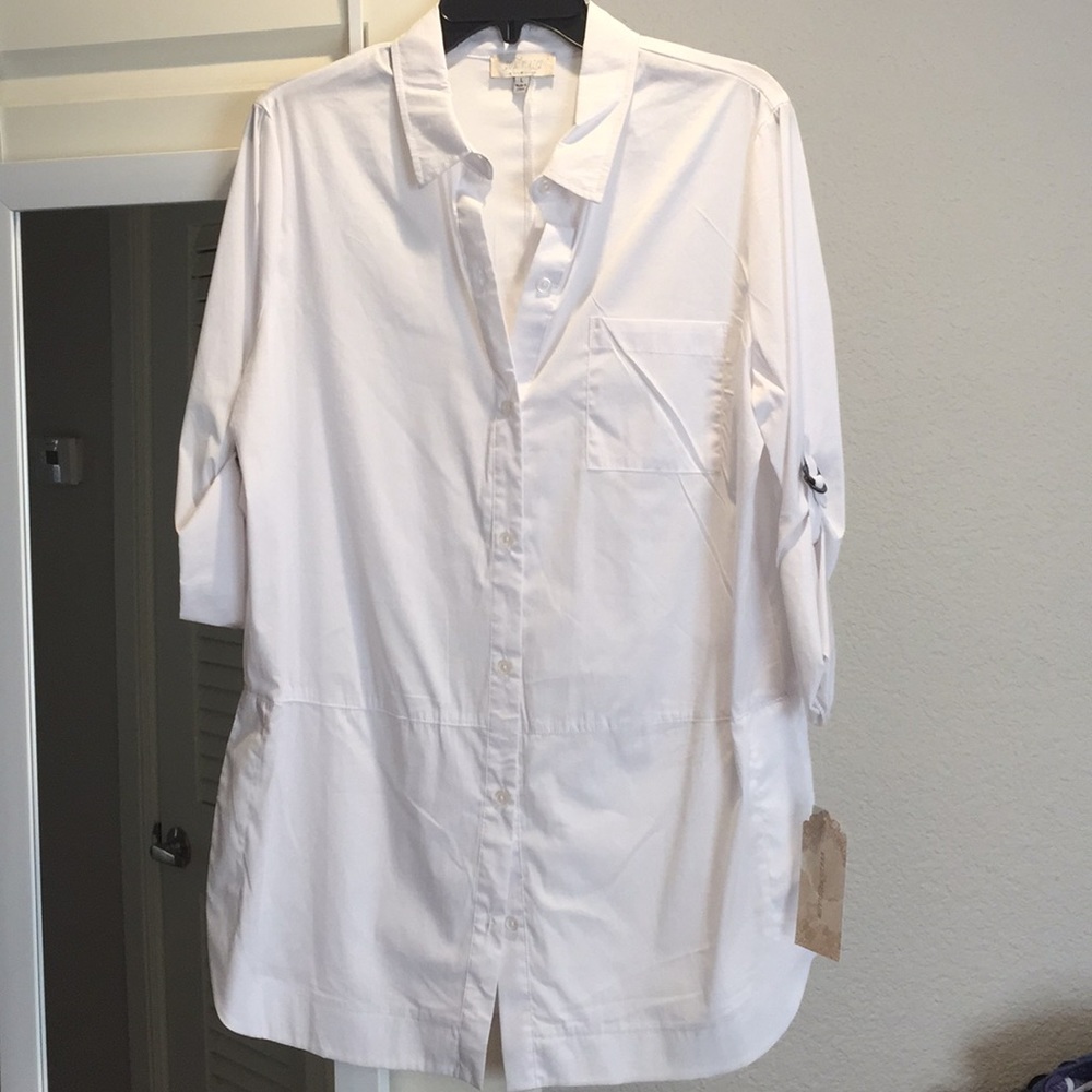 Long enough to wear w/leggings! White tunic blouse